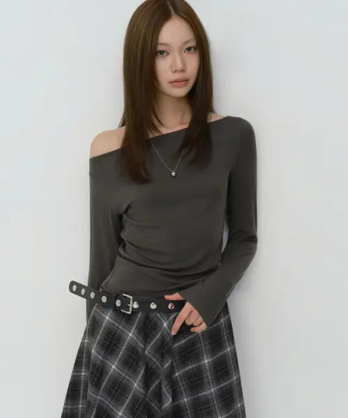 [MUSINSA STANDARD WOMAN] Women's Wool Tencel Off-Shoulder Long Sleeve T-Shirt [Gunmetal] / 우먼즈 울 텐셀 오프숄더 긴소매 티셔츠 [건메탈]