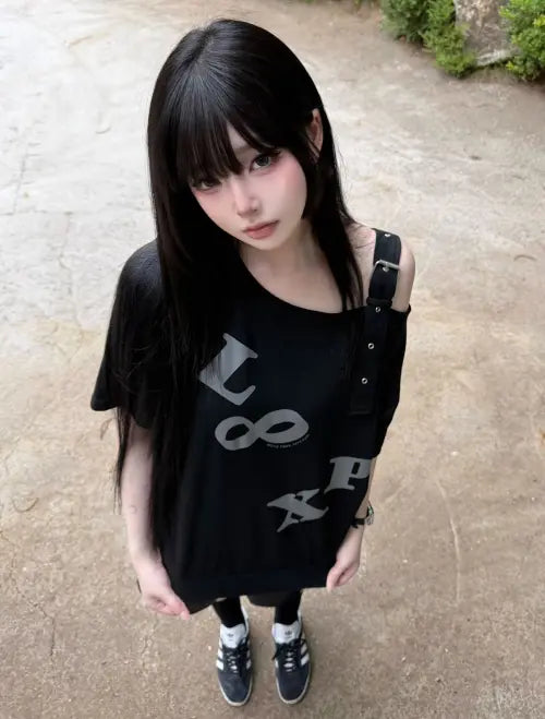 [LOOXP] Belt Buckle Off-Shoulder Oversized Short-Sleeve T-Shirt Black / 벨트 버클 오프숄더 오버핏 반팔티 블랙