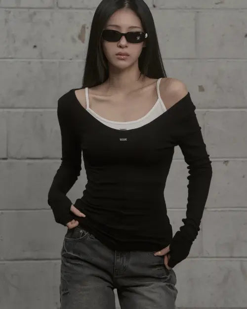 [KHAKIPOINT] Sheer V-neck Top (black)