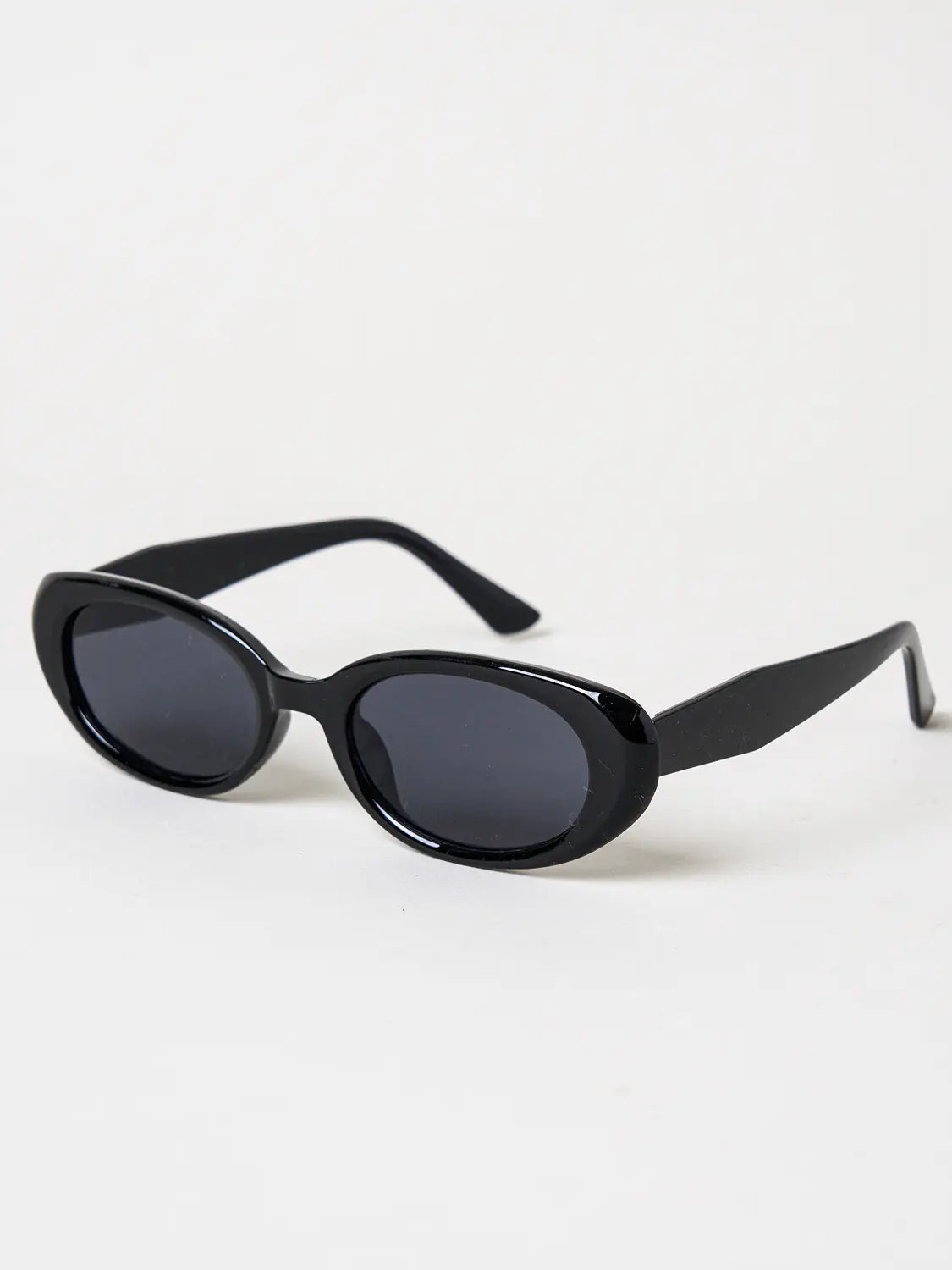 [DAISO] Oval Cat-Eye Sunglasses - Black / [UV 최대 99% 차단] 오벌 캣아이 선글라스 블랙