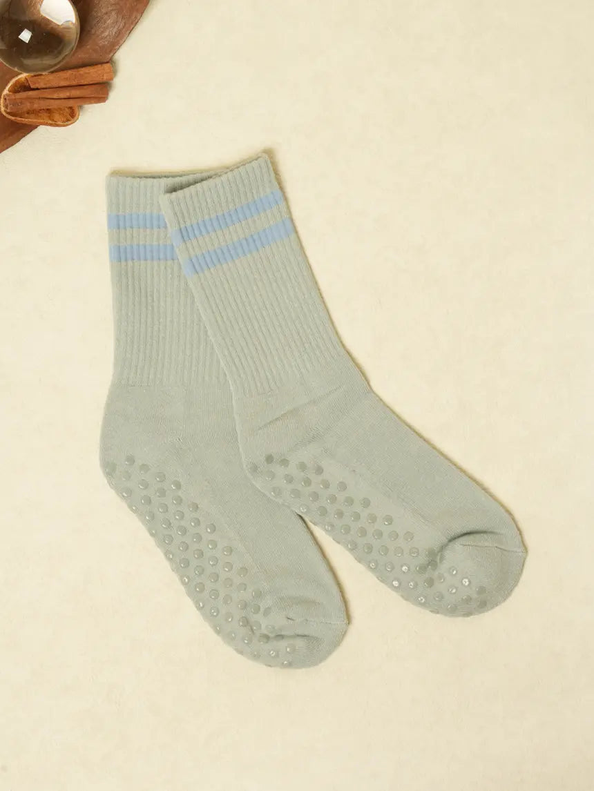 [DAISO] Non-Slip Yoga Mid-Calf Socks (Mint) / 논슬립 요가 중목 양말 민트