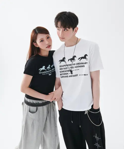 [ESCAPEFROM] ESCF X HotToday Stardust Horses Print Slim Fit Short Sleeve T-Shirt Black / [ESCF X 핫투데이] Stardust Horses 프린트 슬림핏 반팔티 블랙