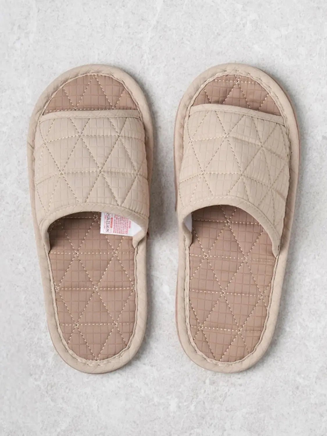 [DAISO] Quilted Padded Slippers - 250 mm / 퀼팅 누빔 트임 거실화 250 mm