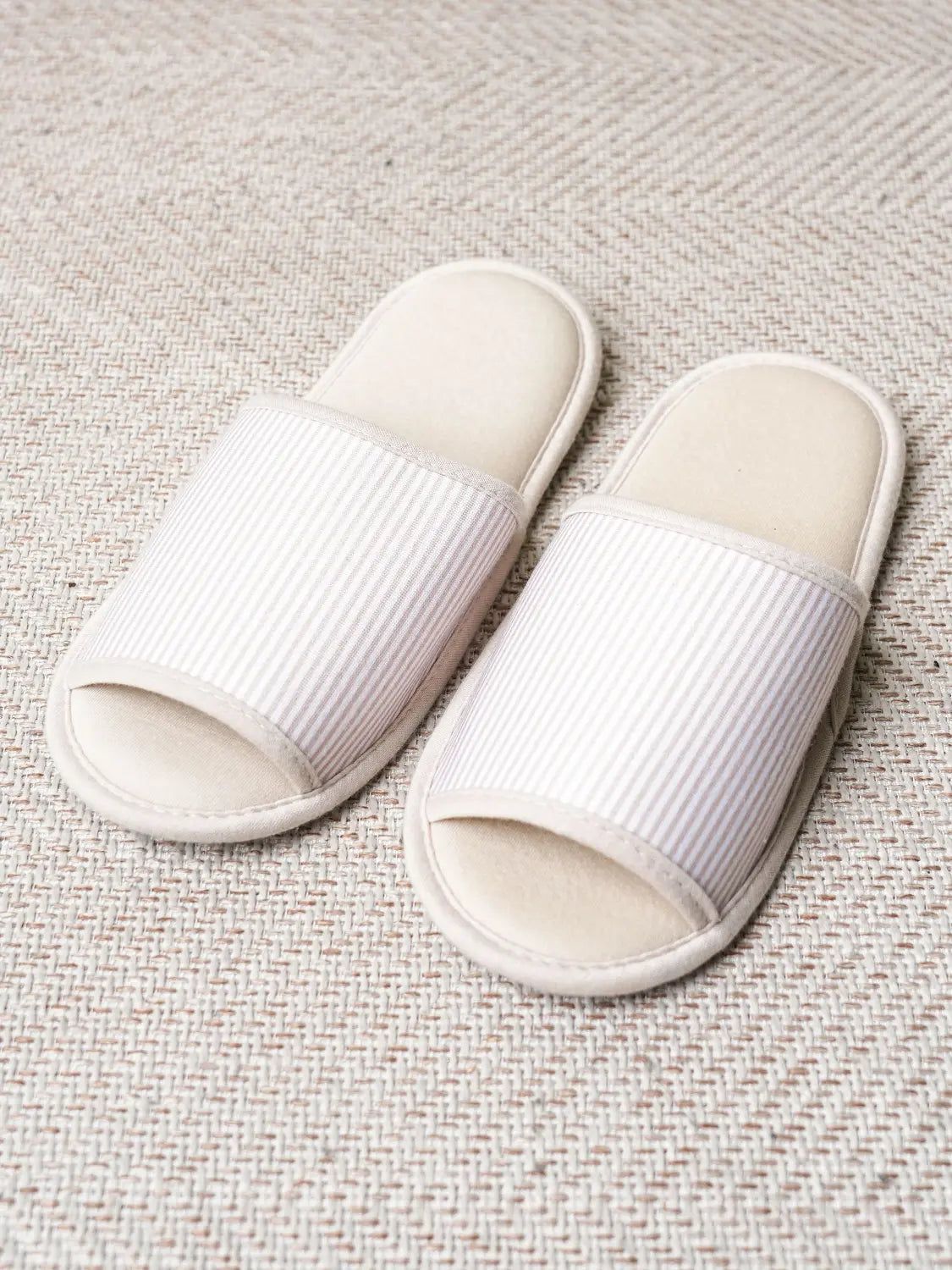 [DAISO] Washable Floor Accent Split Living Room Slippers, 250 mm / 워셔블 바닥 포인트 트임 거실화 250 mm