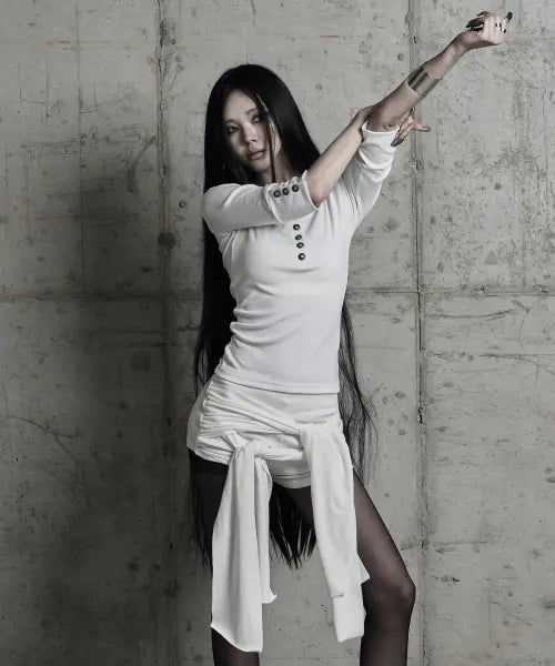 [URBANUNIQUE LABEL] Metal button slim-fit half-sleeve top WHITE / 메탈 버튼 슬림핏 7부 탑 화이트