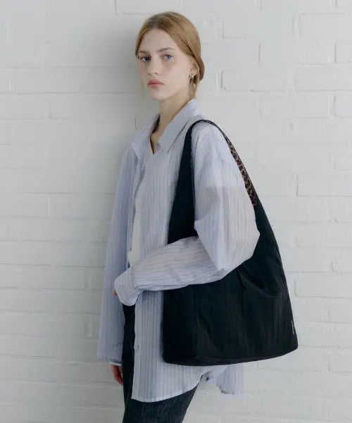[JILLSTUART ACC] Easybowbow Black Nylon Reversible Shoulder Bag L / [이지보우보우]블랙 나일론 원단 리버서블 숄더백 L