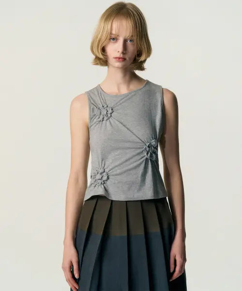 [KIMZISU] Floral Motif Smocked T-shirt_GREY