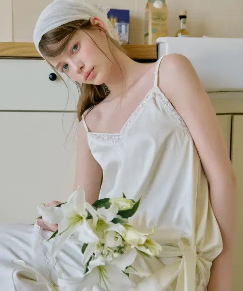 [LETTER FROM MOON] Satin Lace Strap Sleeveless (Cream) / 사틴 레이스 스트랩 슬리브리스 ( 크림 )