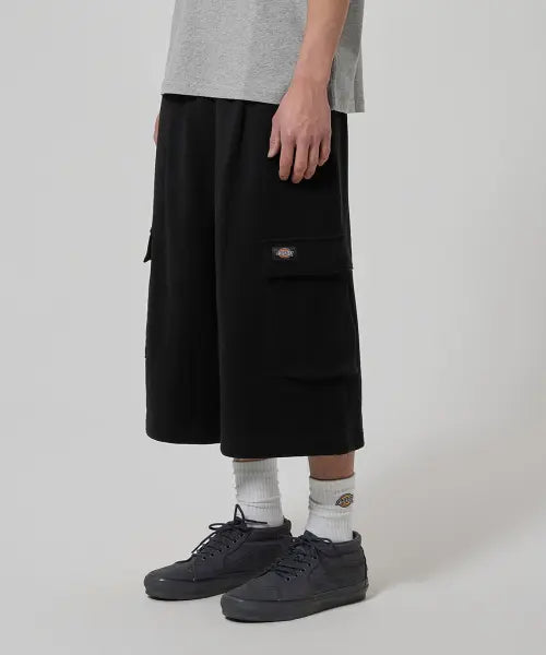 [DICKIES] Loose Fit One-Pleat Cargo Sweat Shorts Black / 루즈핏 원 턱 카고 스웨트 쇼츠 Black