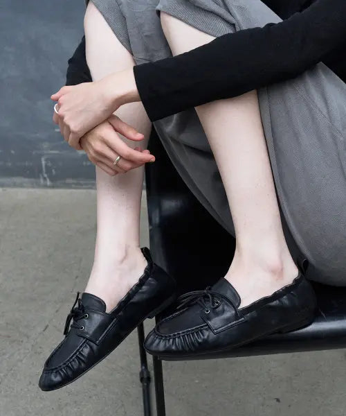 [KHIHO] Reeve Shirring Boat Loafers Black / 리브 셔링 보트 로퍼 블랙