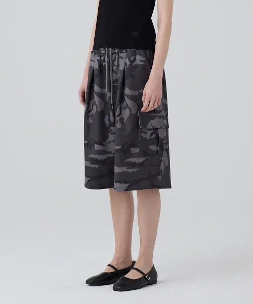 [DANGLEDROP] DGDP Bermuda Camo Point Cargo Sweat Shorts_Charcoal / DGDP 버뮤다 카모 포인트 카고 스웨트 숏 팬츠_차콜