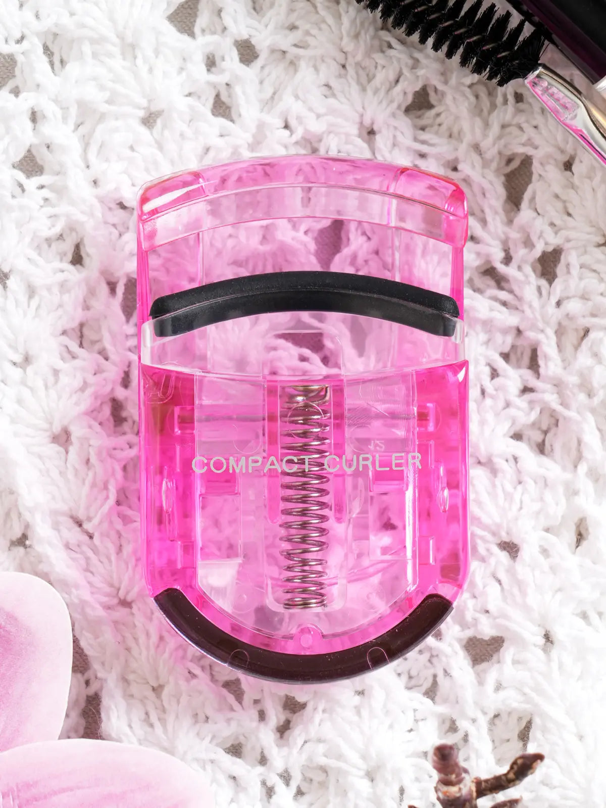 [DAISO] KAI Compact Portable Eyelash Curler (Pink) / KAI 콤팩트 휴대용 뷰러 (핑크)