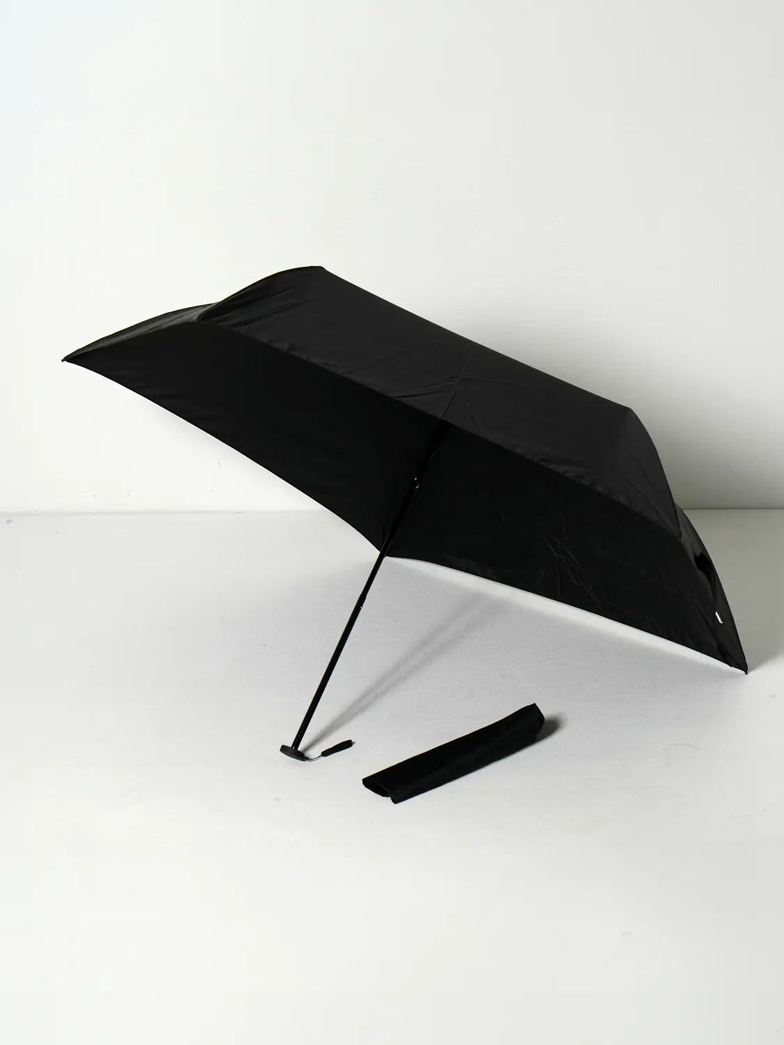 [DAISO] Ultra-Lightweight 3-Fold Umbrella, 50 cm, Black (Blocks up to 90% UV) / [UV 최대 90% 차단] 초경량 3단 우양산 5K 50 cm 블랙
