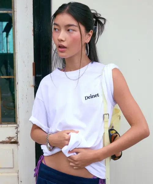 [DEINET] LOGO EMBROIDERY OVERSIZED T-SHIRT IN WHITE
