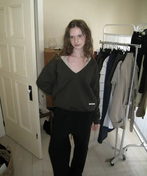 [APPAREL ARCHIVE] Hines deep v-neck sweatshirt - Brown