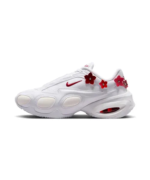 [NIKE] WMNS NIKE AIR MAX MUSE SE FLRT - WHITE/TOUGH RED-UNIV RED-MTLC SILVER / 에어 맥스 뮤즈 W - 화이트:유니버시티 레드:메탈릭 실버:터프 레드 / IR8633-100
