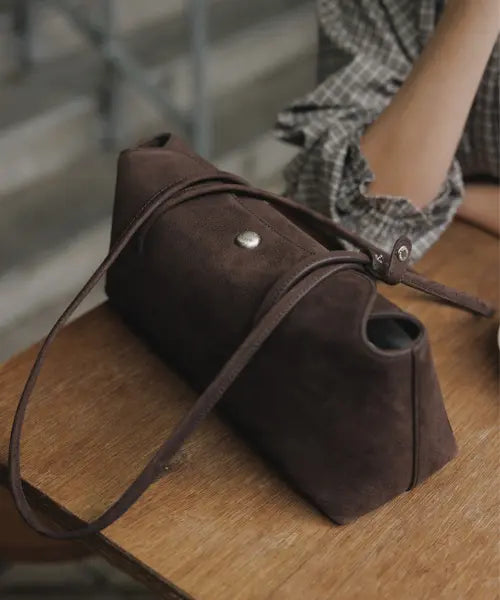 [OSTKAKA] Pebble Flap Shoulder Bag - Dark Brown / 페블 플랩 숄더 다크브라운