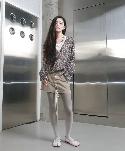 [STILLLETHARDY] FLORAL PUNCHING V-NECK TOP / 플로럴 펀칭 브이넥 탑