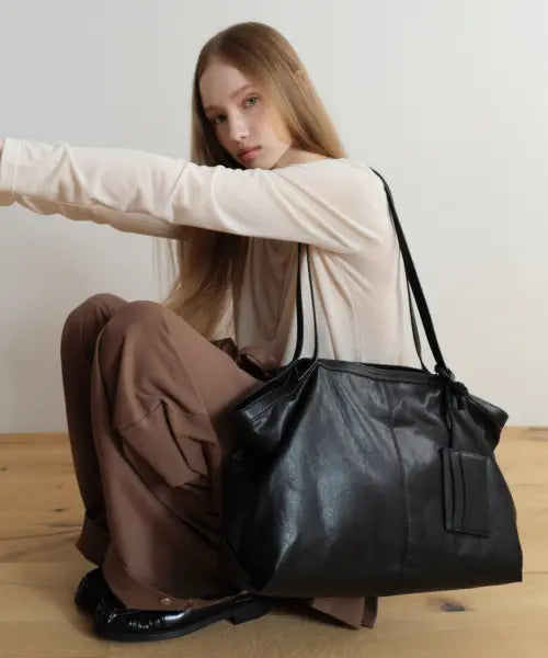 [JILL BY JILLSTUART] Poe Card Charm Soft Shopper Bag - PU / [포에] 카드참 소프트 쇼퍼백 - PU