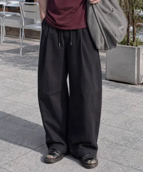 [FILLUMINATE] One Tuck Curved Linen Pants-Black / 원턱 커브드 린넨 팬츠-블랙