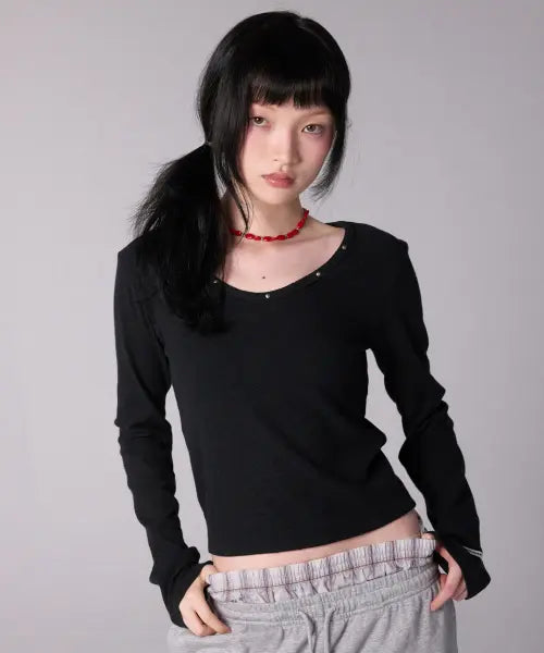 [YOUHEE] ESSENTIAL STUD V-NECK LONG SLEEVE_BLACK