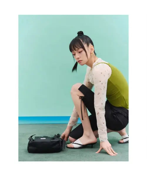 [8SECONDS] MINJUKIM Side Ribbon Capri Pants - Black / [민주킴] 사이드 리본 카프리 팬츠  블랙