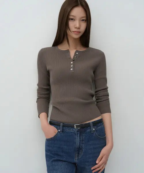 [MUSINSA STANDARD WOMAN] Women's Ribbed Slim Henry Neck Knit [Taupe] / 우먼즈 리브드 슬림 헨리 넥 니트 [토프]