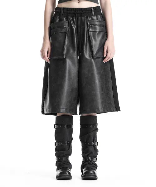 [TREEMINGBIRD] Leather-Panelled Cargo Bermuda Pants [ Black ]