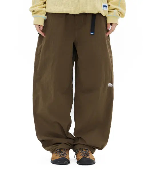 [MADDEN] Ellie Curved Pants - Khaki / 엘리 커브드 팬츠 카키