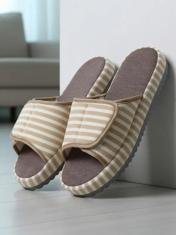 [DAISO] Indoor Slippers with Arch Adjustment and Side Slits (Up to 250mm) / 층간 소음 저감 발등 조절 트임 거실화 ~250
