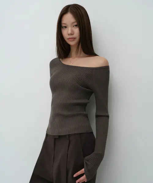 [MUSINSA STANDARD WOMAN] Women's Wide Ribbed Slim Off-Shoulder Knit [Mocha Brown] / 우먼즈 와이드 리브드 슬림 오프 숄더 니트 [모카 브라운]