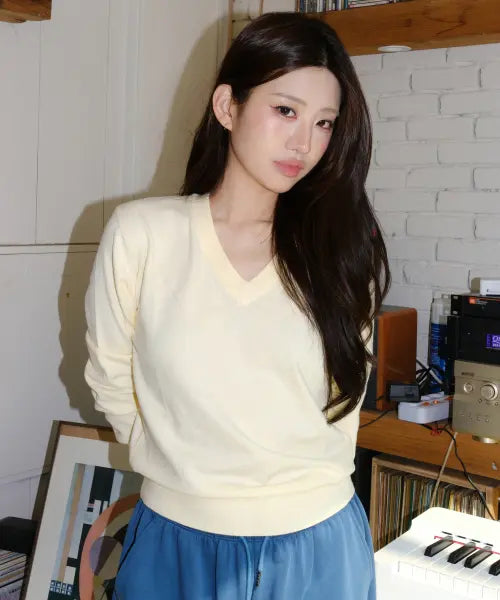 [MUSINSA STANDARD WOMAN] Women's Essential V-Neck Knit [Butter Cream] / 우먼즈 에센셜 브이 넥 니트 [버터 크림]