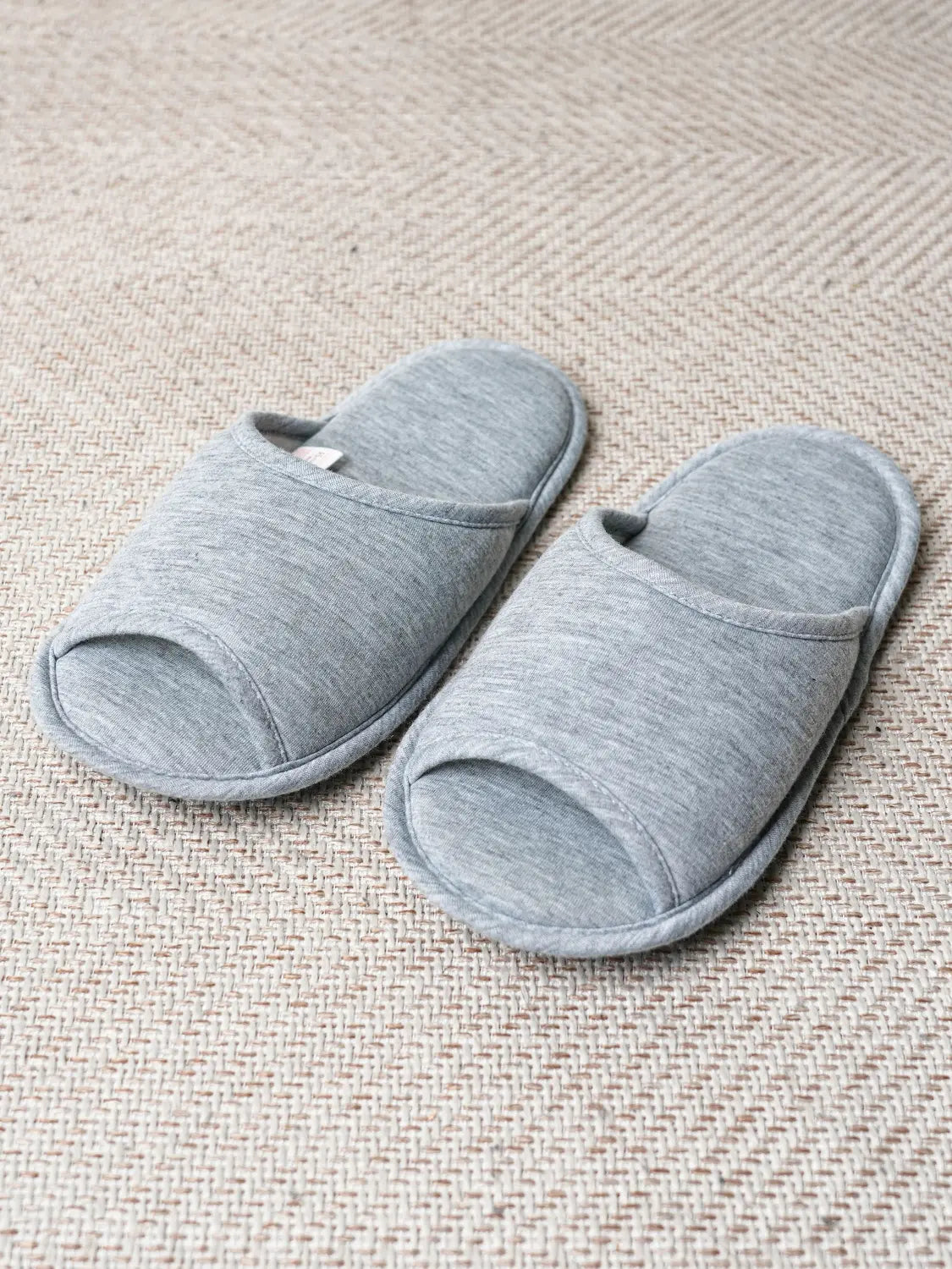 [DAISO] Washable Solid Color Split Living Room Slippers (240mm) / 워셔블 단색 트임 거실화 240 mm