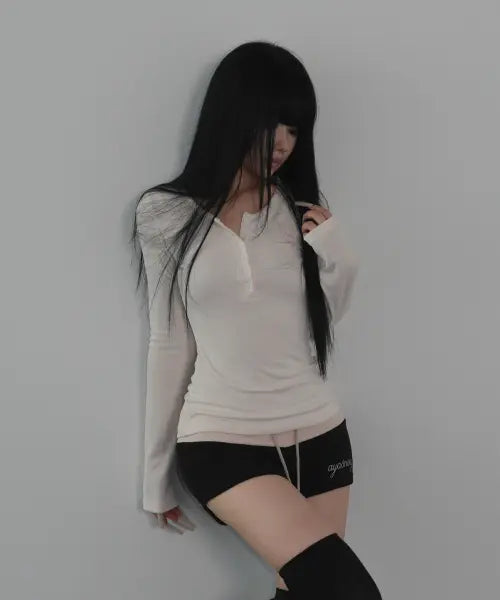 [AYASNSEY] MIO HENLEY NECK SLIM TOP (PEACH)