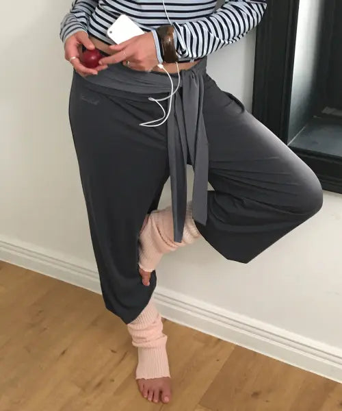 [BITTERCELLS] Essential Soft Belt Pants-Charcoal / 에센셜 소프트 벨트 팬츠-차콜