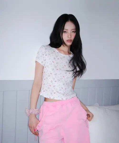 [KIRSH] KIRSH X CHARMMYKITTY ALL-OVER CROP T-SHIRT / 키르시 X 챠미키티 올오버 크롭 티셔츠 [화이트]