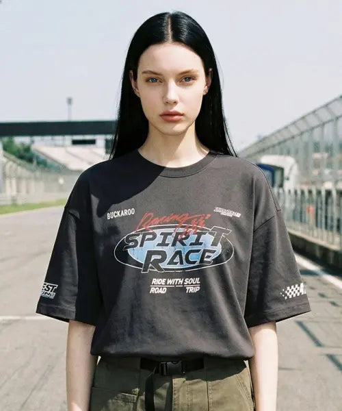 [BUCKAROO] 2026 Super Race Racing Artwork T-shirt Charcoal Grey / 2026년 슈퍼레이스 레이싱 아트웍 티셔츠 차콜 그레이