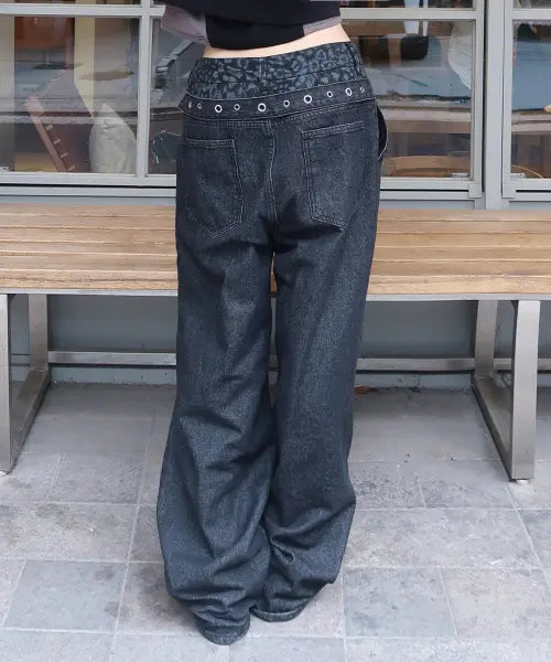 [PLACE STUDIO] Leopard color-block eyelet strap point four-season wide oversized denim pants [black denim] / 레오파드 배색 아일렛 스트랩 포인트 포시즌 와이드 오버핏 데님 팬츠 [흑청]