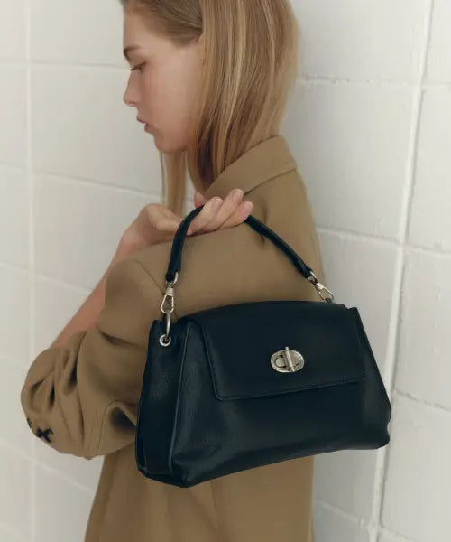 [JILLSTUART ACC] [AUBE] Leather Crossbody Bag S / [AUBE] 가죽 오브 장식 크로스백 S 2color