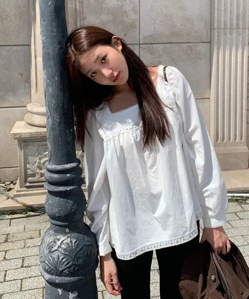 [LETTER FROM MOON] Mori Lace Square Long Blouse (White) / 모리 레이스 스퀘어 롱 블라우스 ( 화이트 )