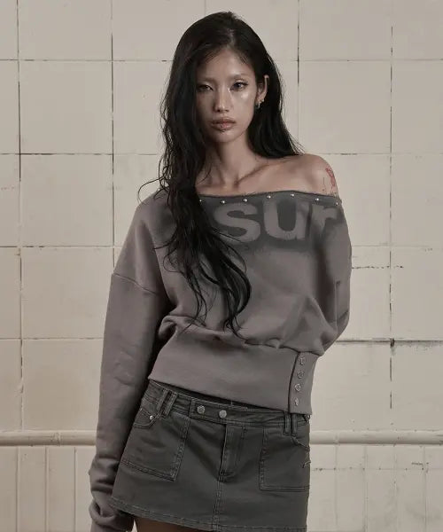 [AS YOU ARE] ONE-SHOULDER BUTTON-RIPPED SWEATSHIRT GREY / 원숄더 버튼 립 스웻셔츠 그레이