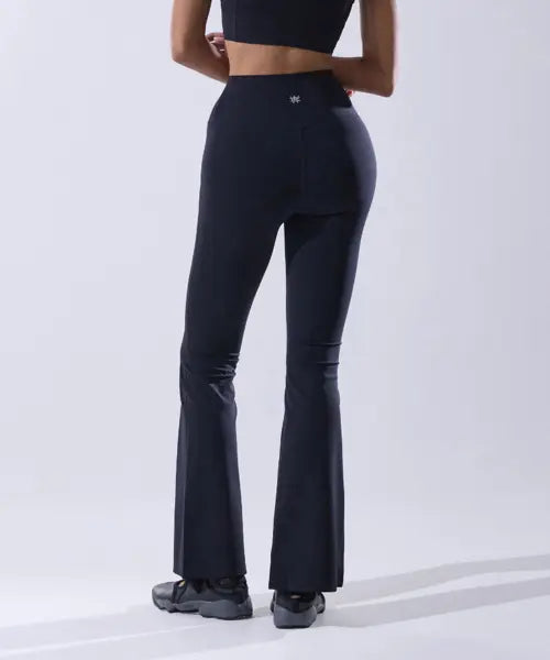 [WANNABEZFIT] SHAPING FIT DEMI BOOTCUT LEGGINGS LONG LENGTH +4CM BLACK / 보정핏 DEMI 부츠컷 레깅스 롱기장 +4cm 블랙
