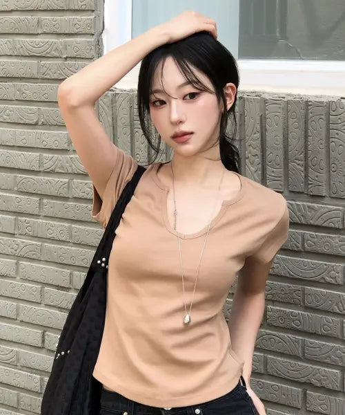 [CURETTY] C 90S LINE SLIT NECK HALF-SLEEVE T-SHIRT_CAMEL