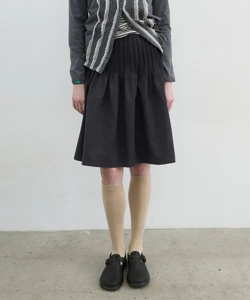 [NOCONTENT] Pintuck Frame Skirt_Charcoal / 422.핀턱 프레임 스커트_차콜