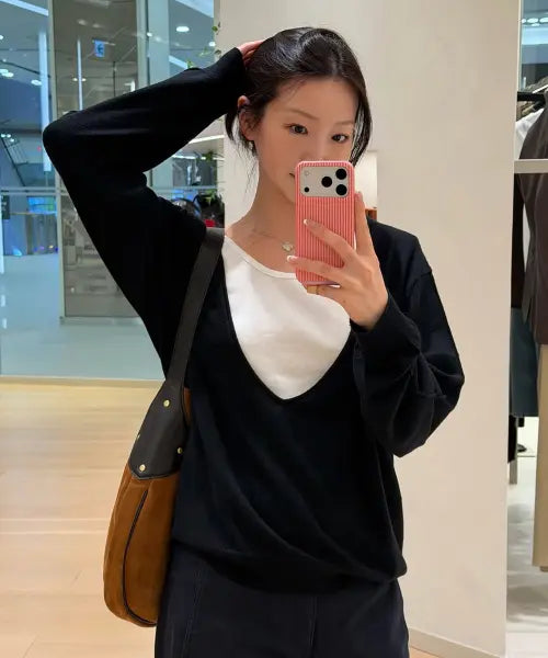 [GENERALIDEA] woman deep v-neck loose fit knit pullover [black] / [보라 PICK] 딥 브이넥 루즈핏 니트 풀오버 [BLACK] / GF3LKP506