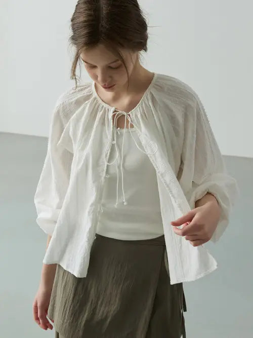 [LESHU°M] Fleur Lace Balloon Blouse / 플뢰르 레이스 벌룬 블라우스