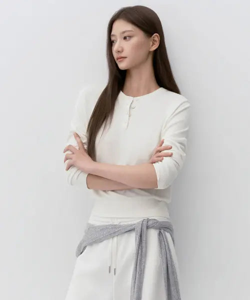 [MUSINSA STANDARD WOMAN] Women's Essential Henley Neck Knit [Ivory] / 우먼즈 에센셜 헨리 넥 니트 [아이보리]
