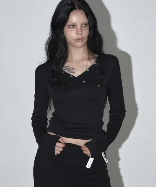 [GROWHIDE] Butyl Button V-Wrap Hooded Long Sleeve T-Shirt_Black / 부틸 버튼 브이 랩 후드 긴팔 티셔츠_블랙