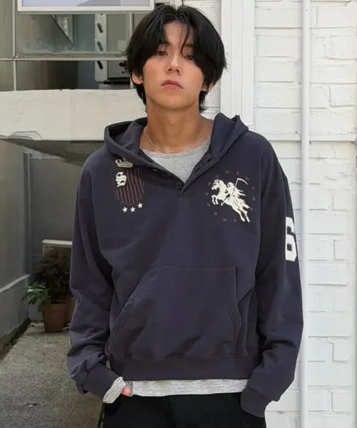 [SUPERSUB] Vintage Horse Emblem Henley Neck Hoodie - Vintage Navy / 빈티지 홀스 엠블럼 헨리넥 후드티-빈티지네이비