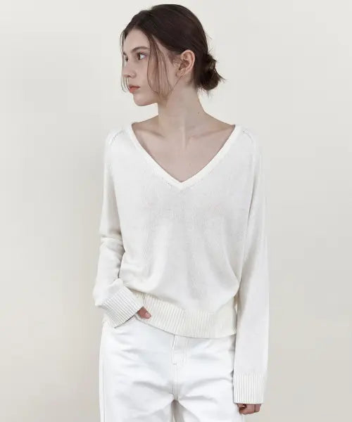 [WEDNESDAYOASISFORWOMEN] Nive Lambswool Deep V-Neck Knit_IVORY(WCB6KN75) / 니브 램스울 딥 브이넥 니트_IVORY(WCB6KN75)